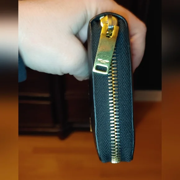 Saint Laurent Black Wallet with Gold Logo - Picture 6 of 9